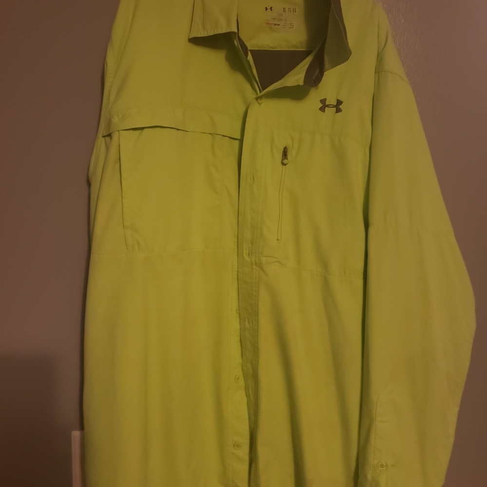 Mens under Armour shirt